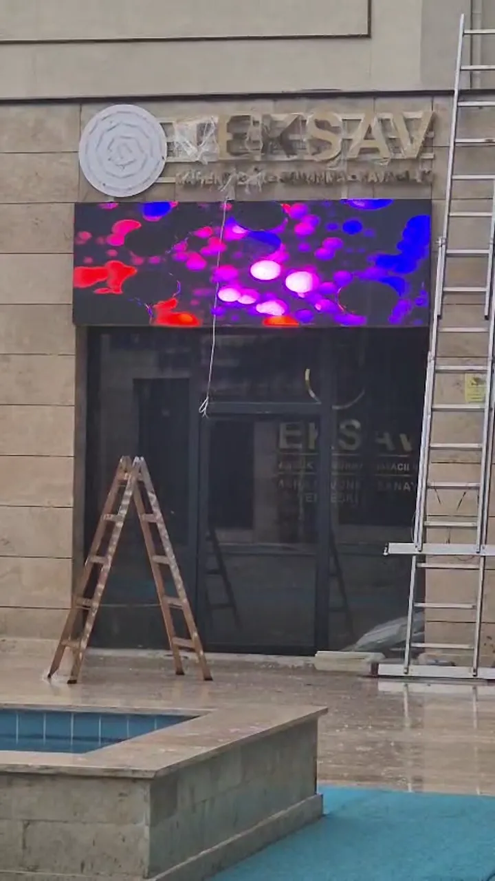 TEKSAV Savunma Haymana – 288×96 cm P5 Dış Mekân LED Ekran – gerçek uygulama görüntüsü