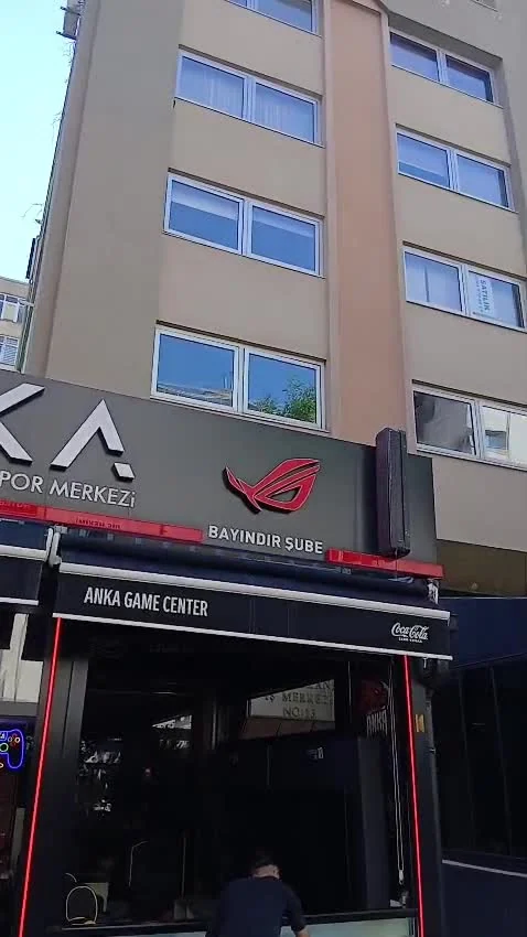 Anka Game Center cephesinde LED ekran yerleşimi