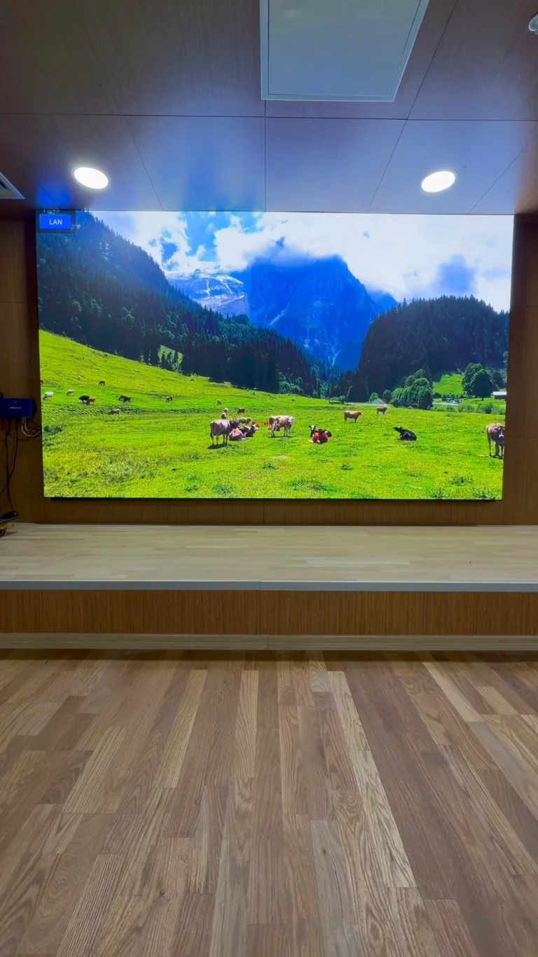 TAGEM Lalahan salonunda 320×192 cm P1.86 LED ekranın genel görünümü